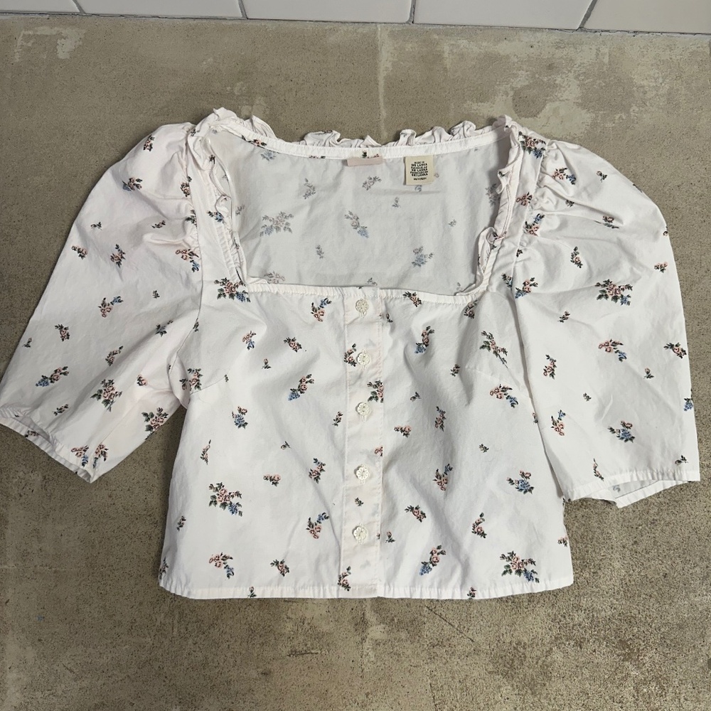 Levi’s Puff Sleeve Top